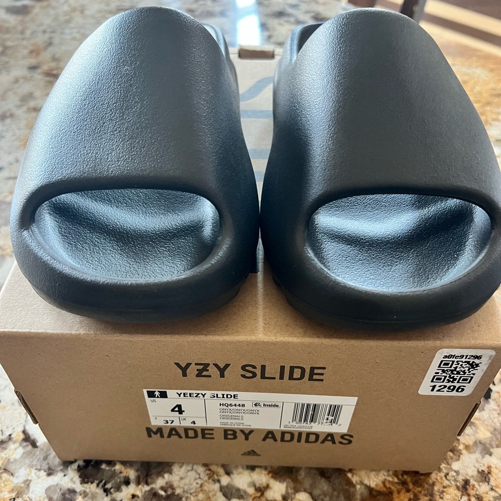 Yeezy slides brand NEW